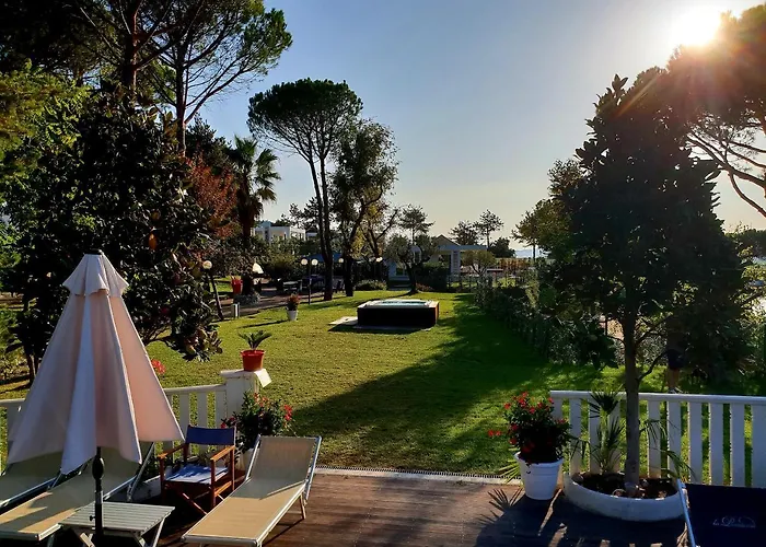 Hotel Villaggio La Pescaccia 2*