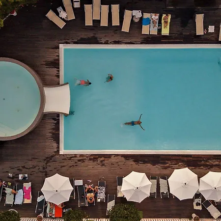 Hotel Villaggio La Pescaccia 2*