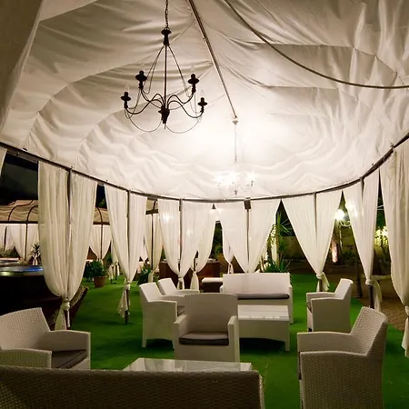 Hotel Villaggio La Pescaccia 2*