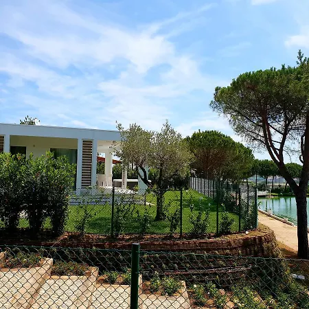 Hotel Villaggio La Pescaccia 2*