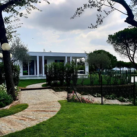 Hotel Villaggio La Pescaccia 2*