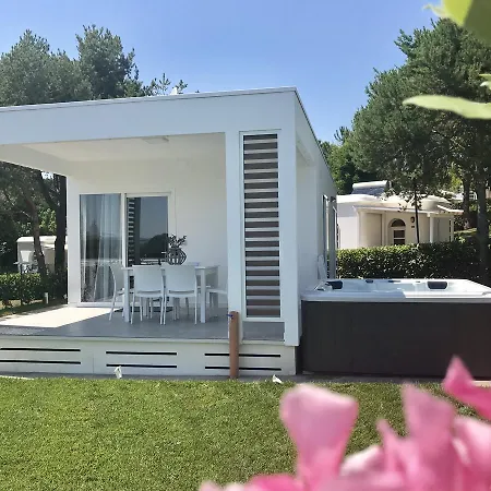 Villaggio La Pescaccia 2*