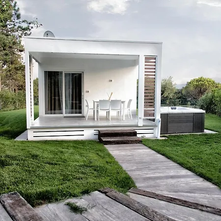 Hotel Villaggio La Pescaccia 2*