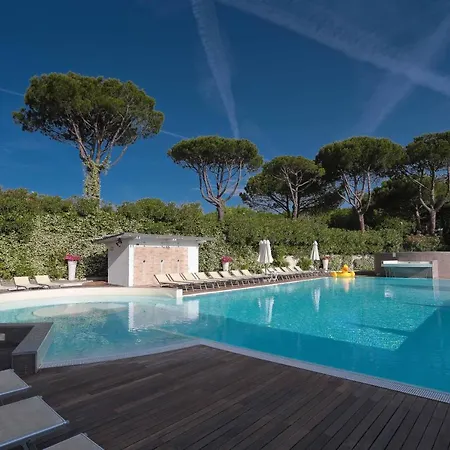 Hotel Villaggio La Pescaccia 2*