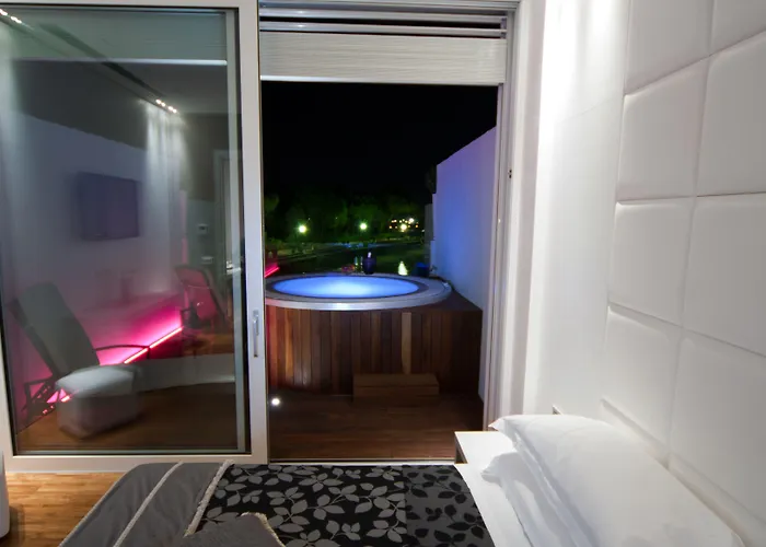 호텔 Villaggio La Pescaccia 2*