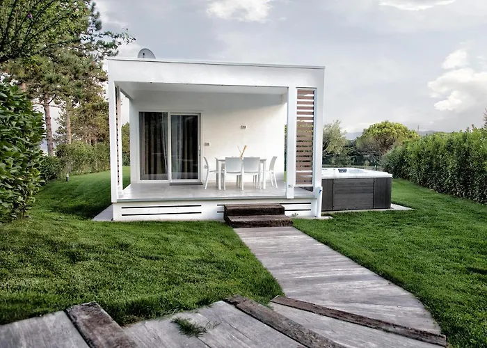 호텔 Villaggio La Pescaccia 2*