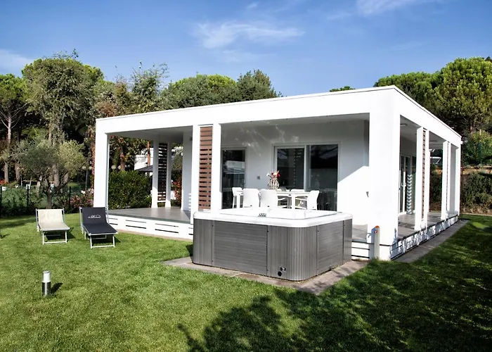 Villaggio La Pescaccia 2*